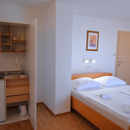 Guest House Sandra Rab Town Dış mekan fotoğraf