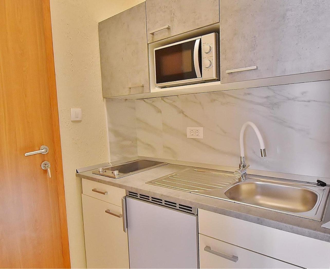 Guest House Sandra Rab Town Dış mekan fotoğraf