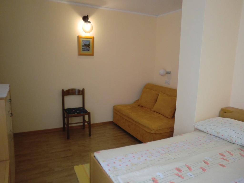Guest House Sandra Rab Town Oda fotoğraf