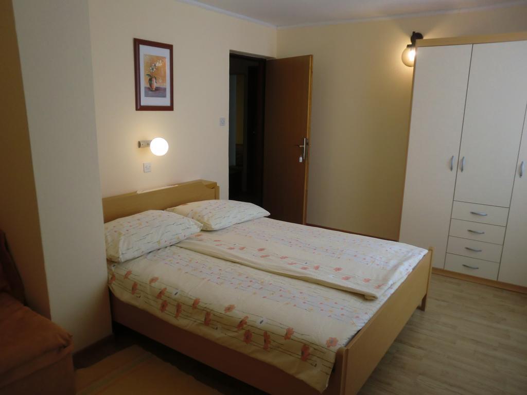 Guest House Sandra Rab Town Oda fotoğraf