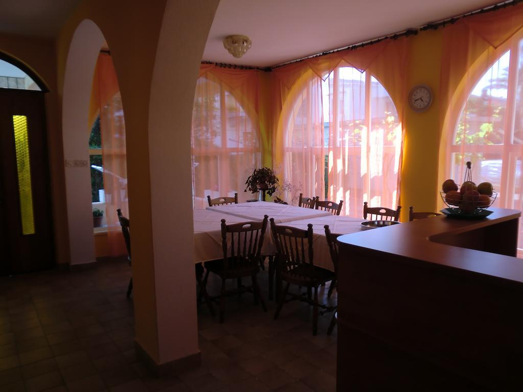 Guest House Sandra Rab Town Dış mekan fotoğraf