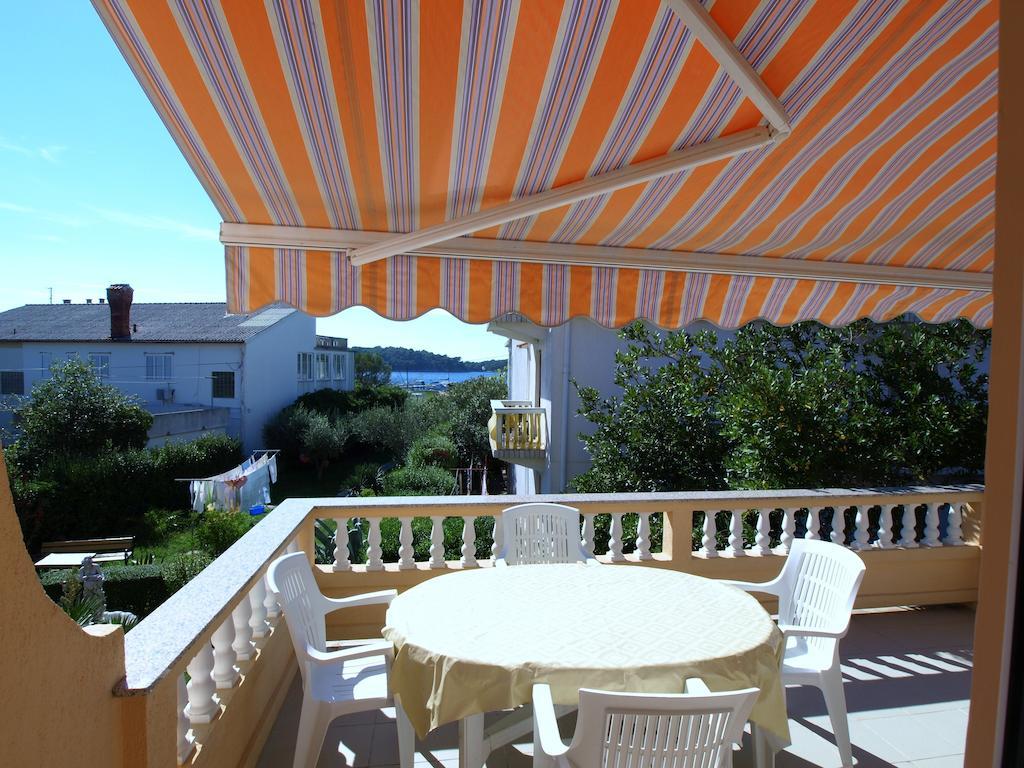 Guest House Sandra Rab Town Oda fotoğraf