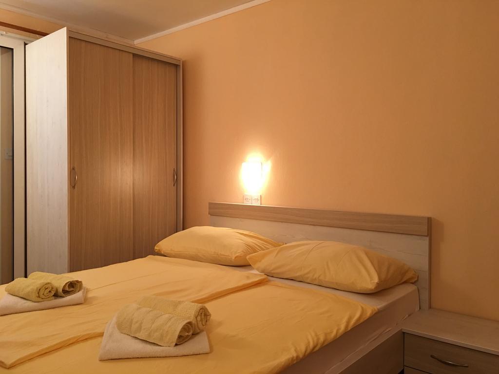 Guest House Sandra Rab Town Dış mekan fotoğraf